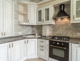 Белая кухня в классическом стиле